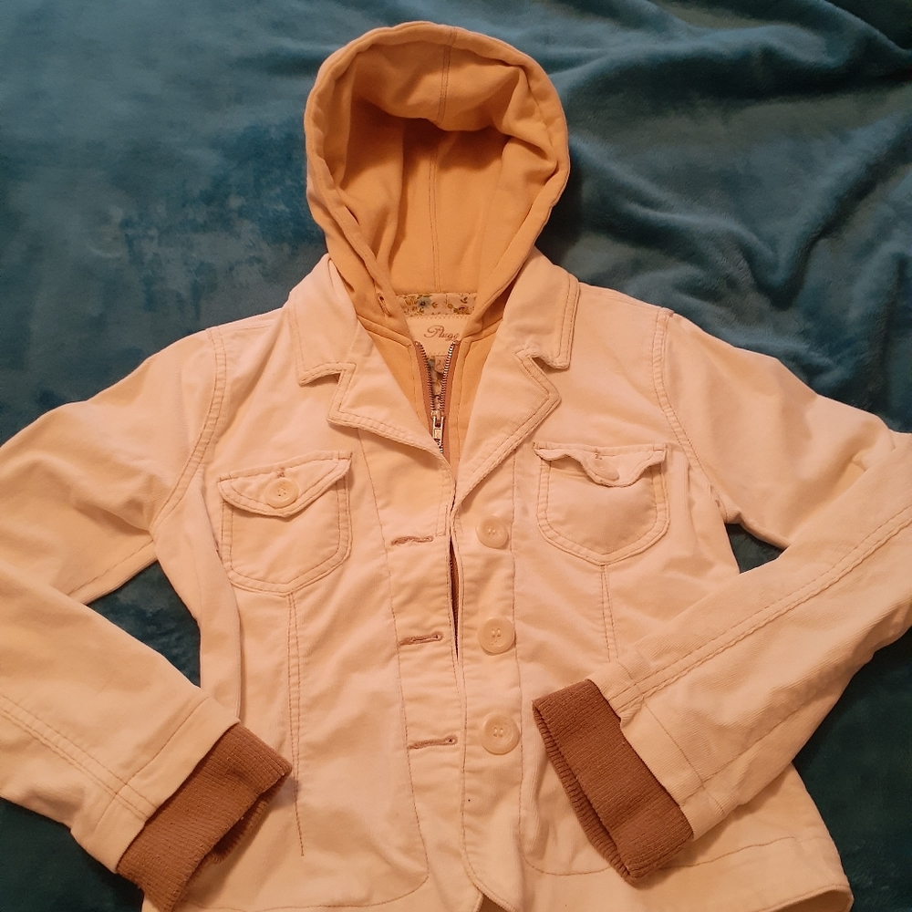 women's size small cream Pugg corduroy jacket!! Super cute!!